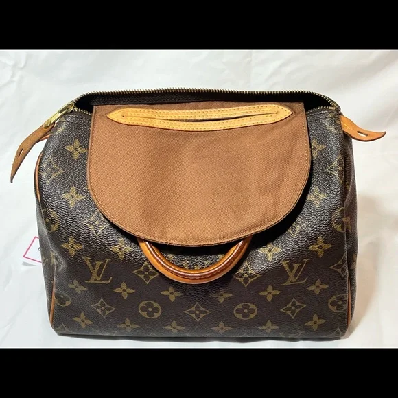 SOLD- Authentic Louis Vuitton Speedy 25 Monogram - Picture 12 of 16